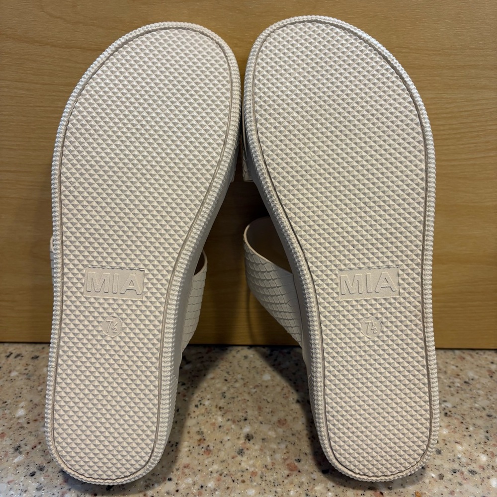 Women’s MIA Saige Slip On Slides, Size 7.5, NEVER WORN - Picture 5 of 9